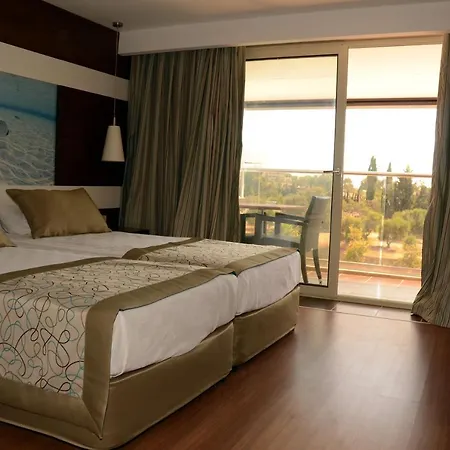 Holiday City Hotell 4*