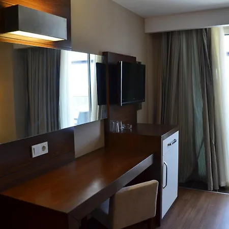 Hotell Holiday City