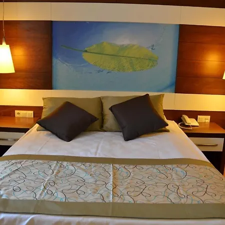 Hotell Holiday City 4*