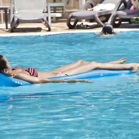 Hotell Holiday City