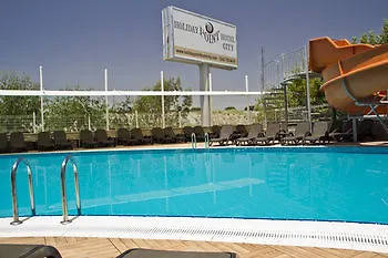 Hotell Holiday City 4*