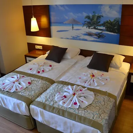 Hotell Holiday City