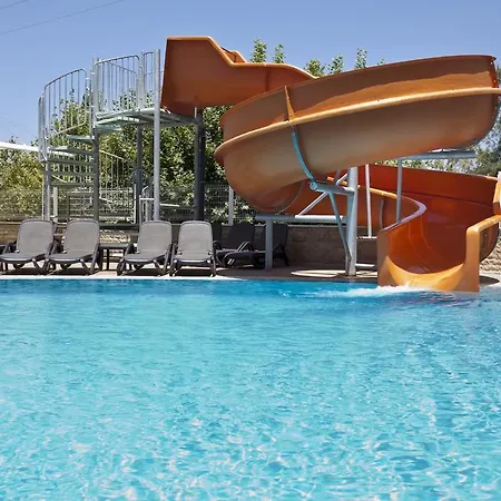 Holiday City Hotell 4*