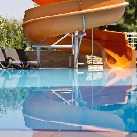 Holiday City Hotell 4*